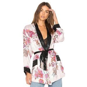 Free People Ladies Who Lounge Kimono in Pink Combo